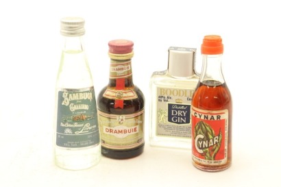 (1) Mixed Liquor Miniature, 4 Bottles Sold as One Lot