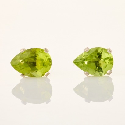 14ct White Gold, 7.0mm x 5.0mm Peridot Stud Earrings