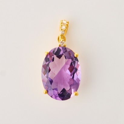 14ct Yellow Gold, Modern, Oval Amethyst / .06ct Diamond Pendant