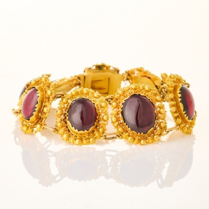 18ct Yellow Gold, Estate, 18cm, Graduated Oval Cabochon Cut Garnet Bracelet