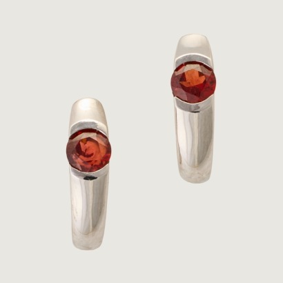 18ct White Gold, 5mm Mixed Cut Garnet Stud Earrings - Near new