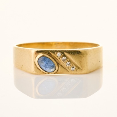 9ct Yellow Gold, Vintage, Oval Cabochon Cut Sapphire / Single Cut .03ct Diamond Ring