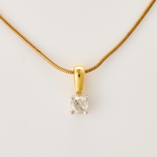18ct Yellow / White Gold .18ct Diamond Solitaire Pendant on 42cm, 9ct Yellow Gold Snake Chain