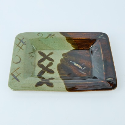 A Bevelled Square for m Platter