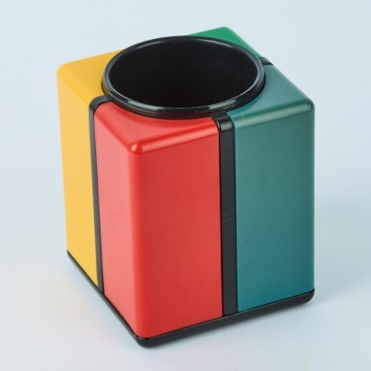 A Tino Design Pen Holder