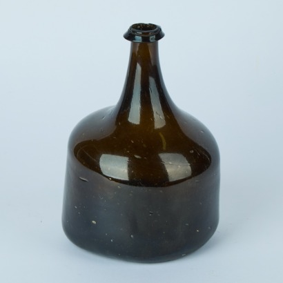 An English Mallet Wine Bottle, c. early 18th-Century