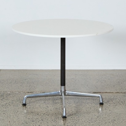An Circular Group Table by Charles and Ray Eames for Herman Miller
