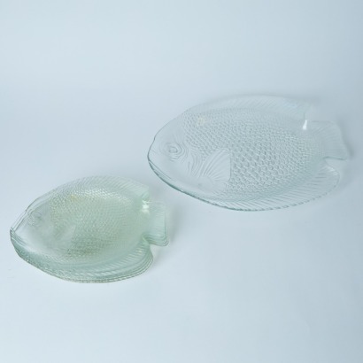 An Arcoroc France Glass Fish Plate and Platter Set