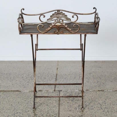 A Foldable Side Table