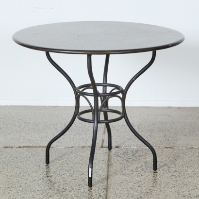 A Indoor/Outdoor Circular Table