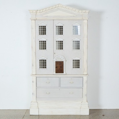 A Contemporary 18th-Century Style Dolls House Cabinet