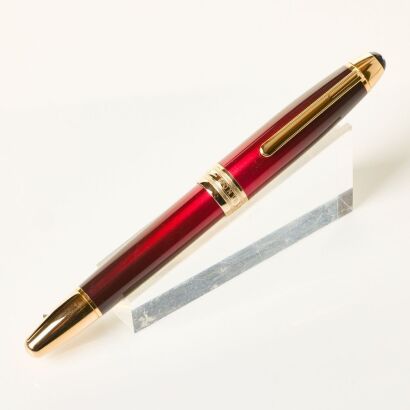 Montblanc, Meisterstuck Calligraphy Solitaire Burgundy Lacquer Body with 18ct Flexible Nib Fountain Pen with Box - As new