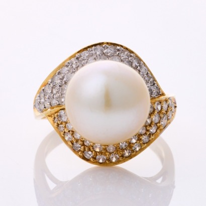 18ct Yellow Gold, Modern, 11.0mm South Sea Pearl / .50ct Diamond Ring