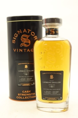 (1) Laphroaig 2001 Signatory Vintage Cask Strength Collection 18 Year Old Single Malt Scotch Whisky, 59.3% ABV (GB)