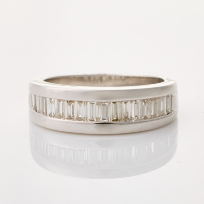 18ct White Gold, 1.00ct Baguette Diamond Ring - Near new