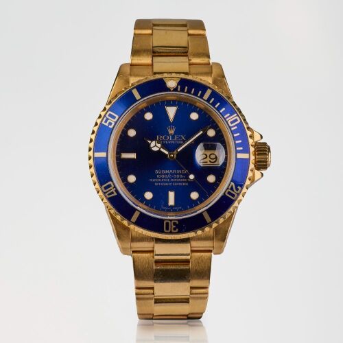 18ct Yellow Gold, 40mm Rolex Oyster Perpetual Submariner Date with Complete Set of Accessories, circa 2003