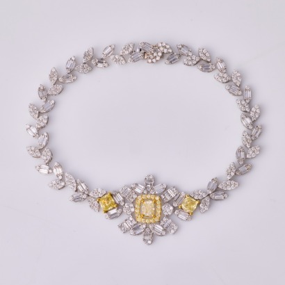 An Impressive, 18ct White Gold, Modern, 5.25ct Yellow / White Diamond Bracelet - Near new