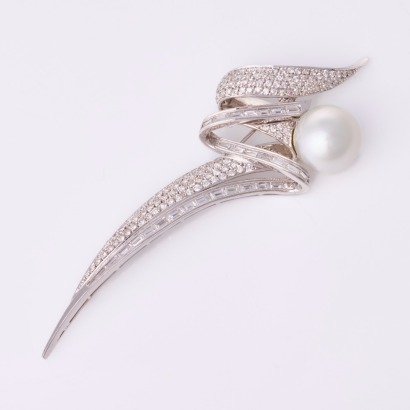 18ct White Gold, 13.9mm South Sea Pearl / 2.00ct Diamond Spray Brooch
