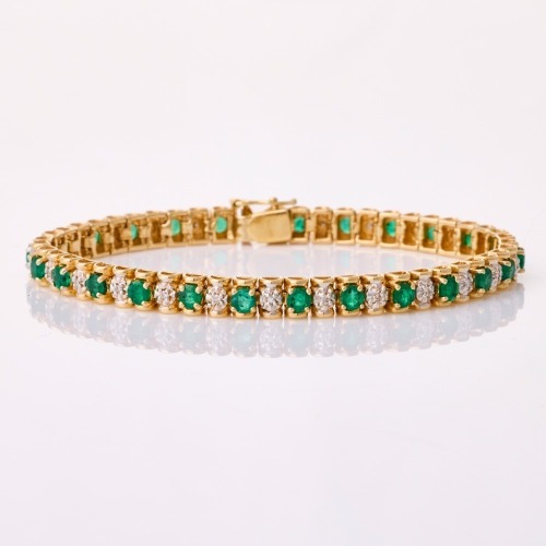 14ct Yellow Gold, 18.5cm, 1.25ct Emerald / .25ct Diamond Bracelet