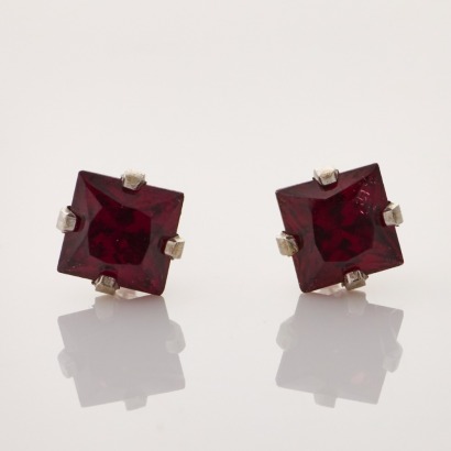 14ct White Gold, 4.0mm Garnet Stud Earrings