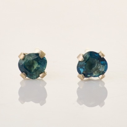 14ct White Gold, 3.50mm Heart-Shaped Blue Sapphire Stud Earrings