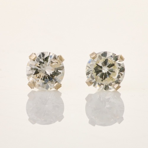 14ct White Gold, .80ct Diamond Stud Earrings