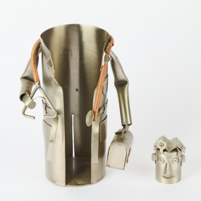 A Steampunk Wine Bottle Holder