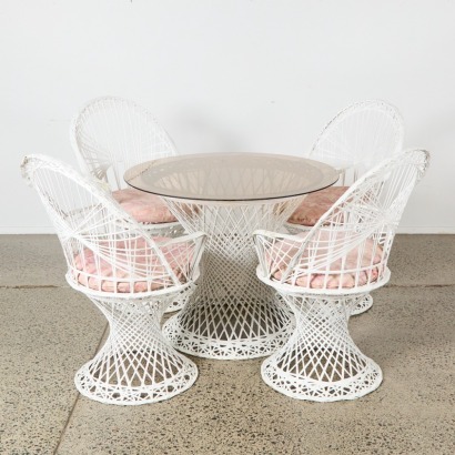 A Russell Woodward Fibreglass Patio Set