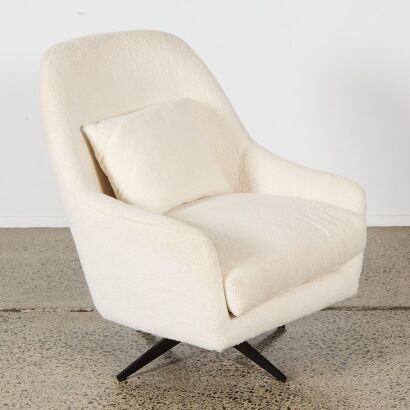 A Forma Aych Swivel Chair In Ivory Boucle