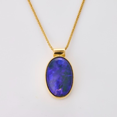 18ct Yellow Gold, 17mm x 12mm Opal Pendant on 45cm Chain