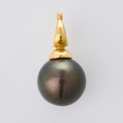 18ct Yellow Gold, 13.3mm Black Pearl Pendant