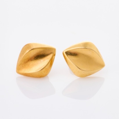 18ct Yellow Gold, Diamond-Shaped Stud Earring