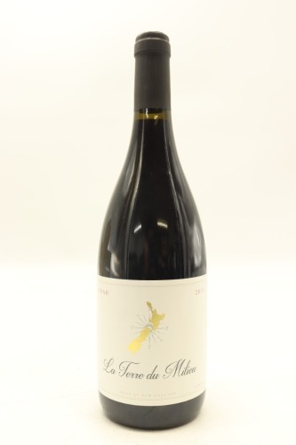 (1) 2013 La Terre du Milieu Syrah, New Zealand