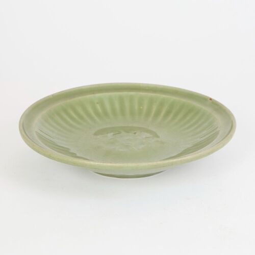 A Chinese Late Yuan to Early Ming Dynasty Longquan Celadon-glazed Lobed Dish