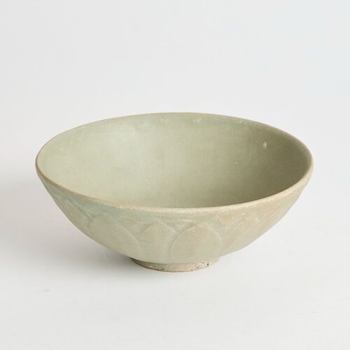 A Chinese Song to Yuan Dynasty Longquan Celadon-glazed &rsquo;Lotus&lsquo; Bowl