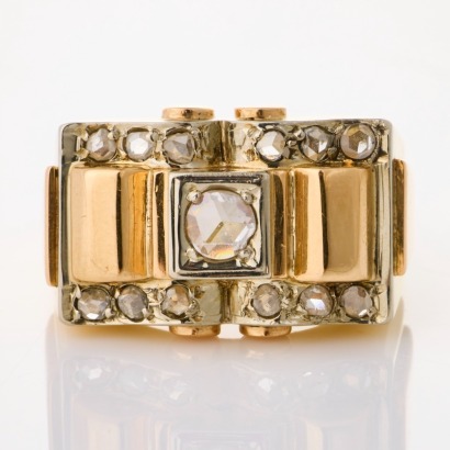 18ct Yellow Gold, .15ct Rose Cut Diamond / .25ct Retro Diamond Ring, circa 1940's