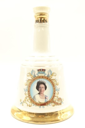 (1) Bell's Whisky Decanter 1986 Commemorative 60th Birthday Queen Elizabeth II Bottling, 750ml