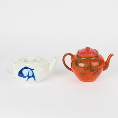 A Set of Two Chinese Teapots