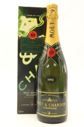 (1) 1992 Moet & Chandon Grand Vintage Brut, Champagne (GB)