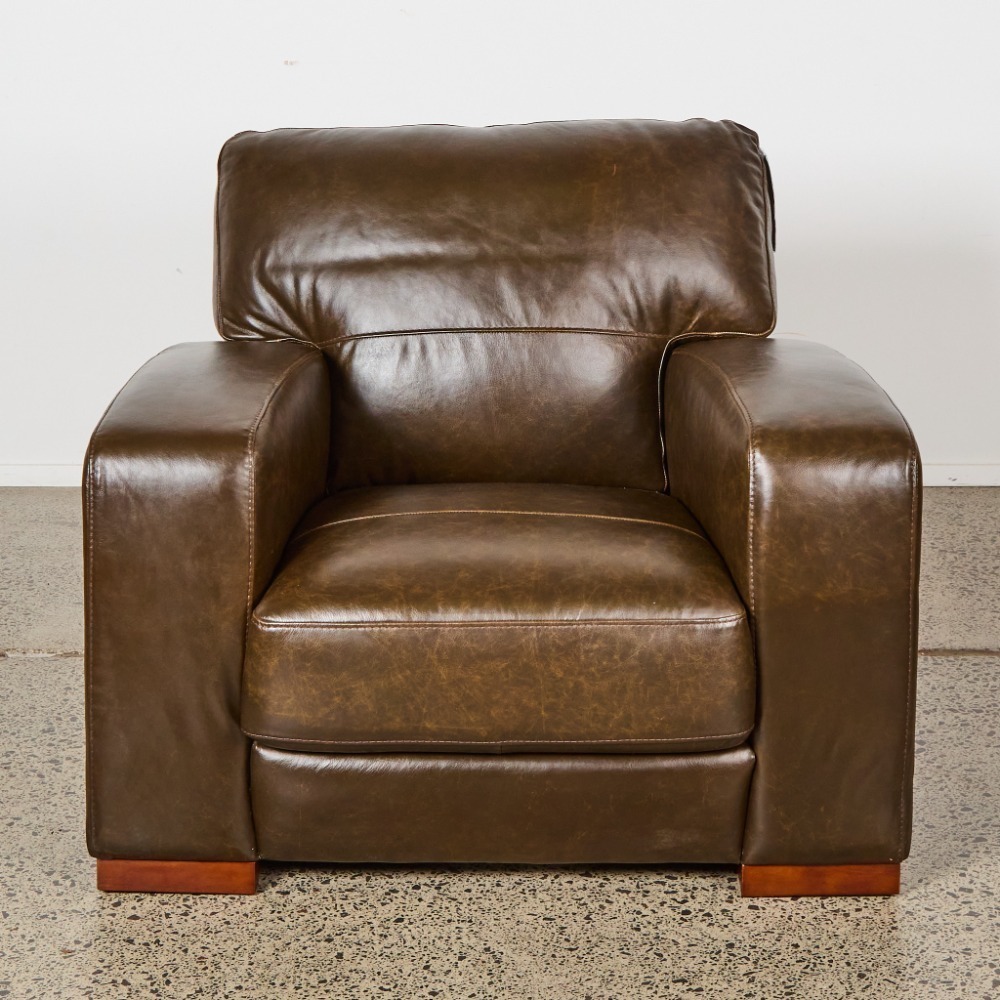 A Caprizi Leather lounge Chair