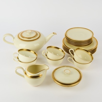 A Vintage 20 Piece Heinrich & Co Selb Bavaria HC9 Pattern Tea Set