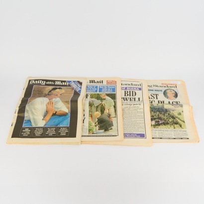 A Collection of Four Lady Diana Tribute Newspapers Evening Standard and Daily Mail from 5 and 6 Sep 1997