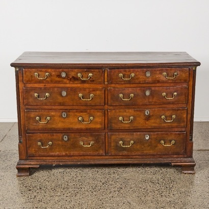 A Georgian Oak Lancashire Eight Drawer Chest