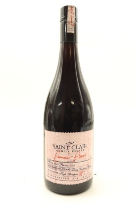 (1) 2020 Saint Clair Pioneer Block Winemaker Selection Pinot Noir, Marlborough