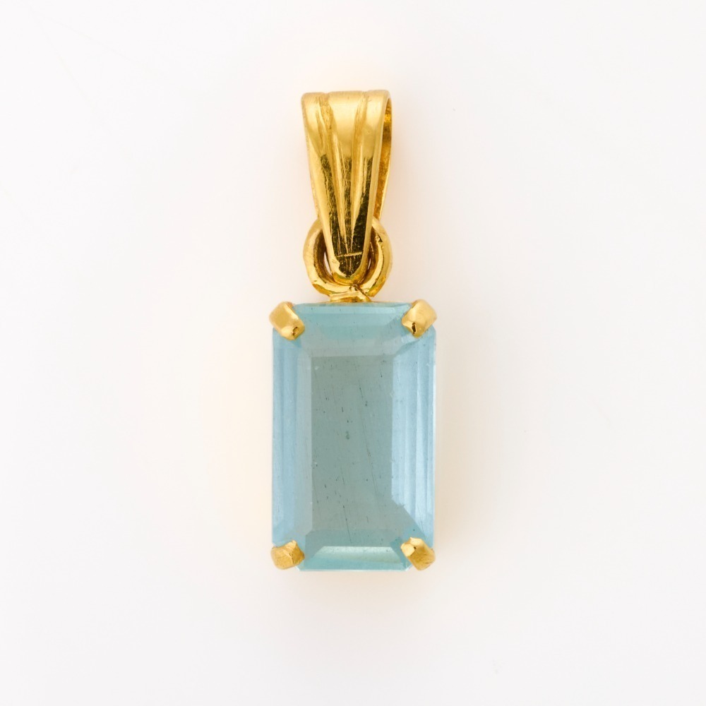 18ct Yellow Gold, Modern, Rectangular cut Aquamarine Pendant - Near new