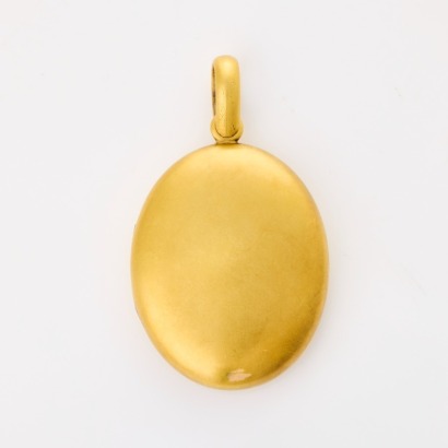 15ct Yellow Gold, Oval Hinged Locket