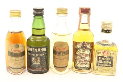 (1) Blended Scotch Whisky Miniatures, 5 Bottles Sold as One Lot
