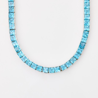 18ct White Gold, 30.00ct Blue Topaz 40cm Necklace