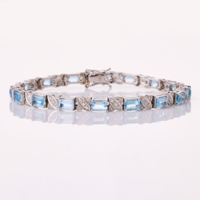 18ct White Gold, 18cm Modern, 7.50ct Aquamarine / .65ct Diamond Bracelet