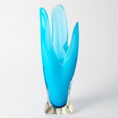 A Hineri Iwatsu Japanese Art Glass Three-Lobed Fazzoletto Vase